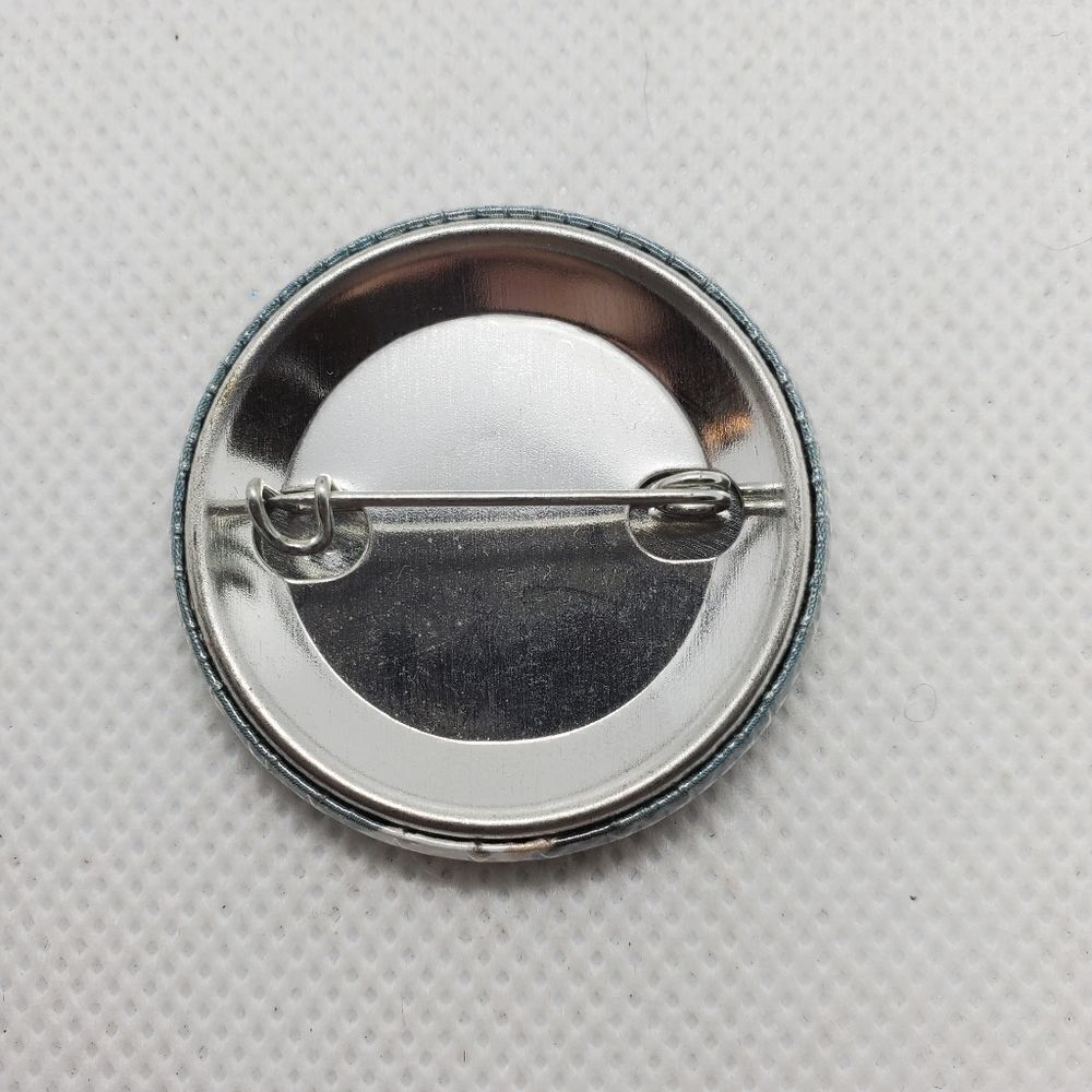Anime Character Button Pin - Picture 4 of 4